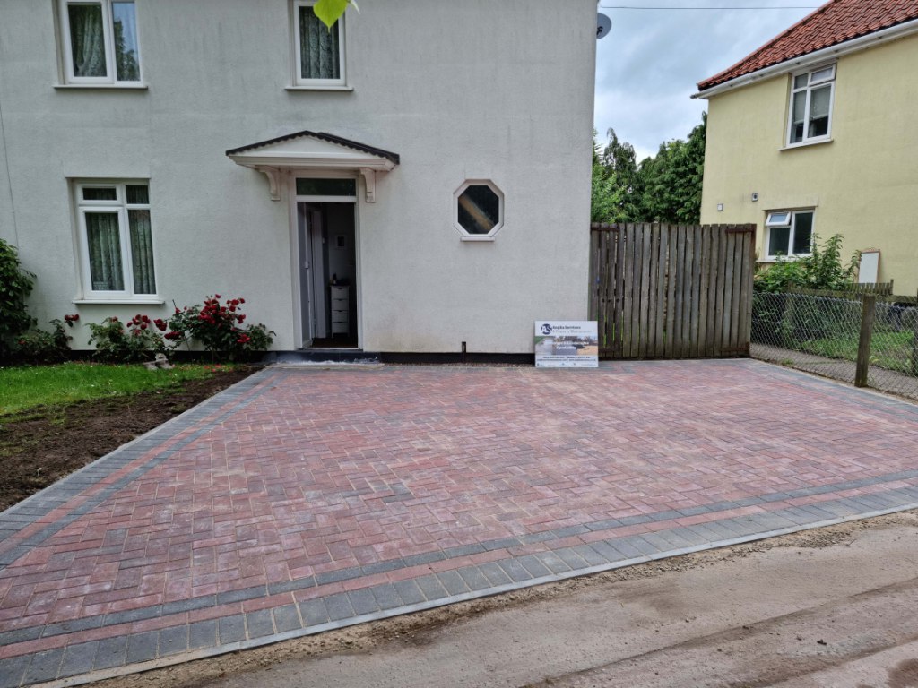 This is a newly installed block paved drive installed by Earls Barton Driveways